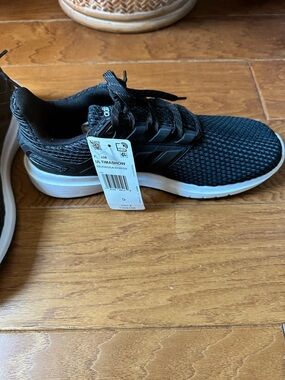 ADIDAS MEN'S ULTIMASHOW SHOES  Size Men's 9  Black NEW With Box